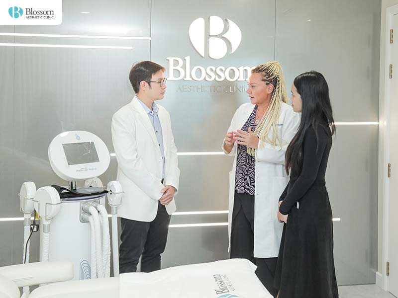 Bác sĩ viện thẩm mỹ Blossom trao đổi chuyên môn cùng chuyên gia nước ngoài